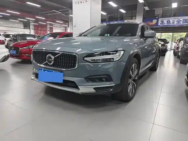 2021 Volvo V90 Cross Country B5 AWD Ultimate Edition