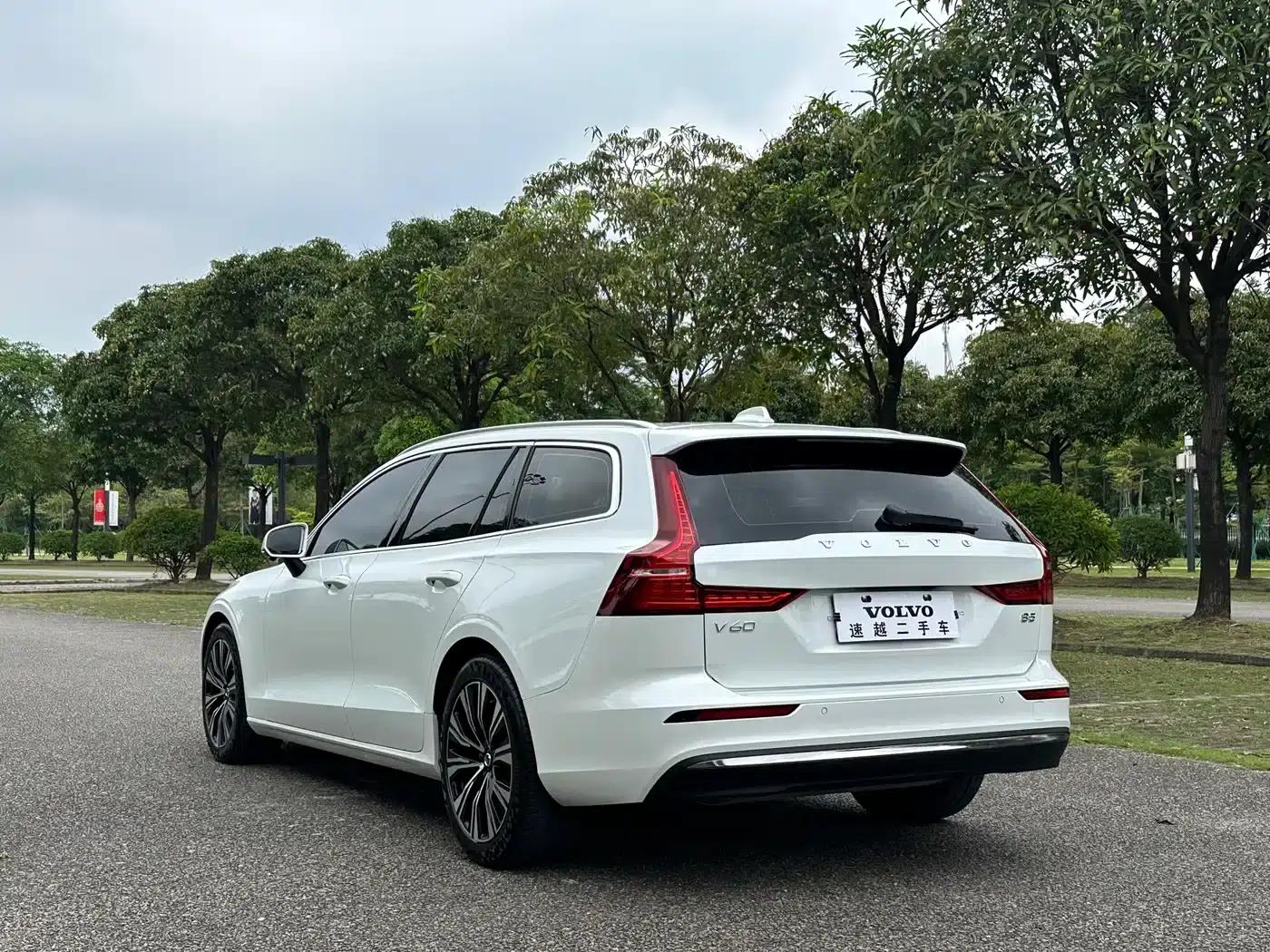 Volvo V60 2023 B5 Smart Luxury Enjoyment Edition — миниатюра 11