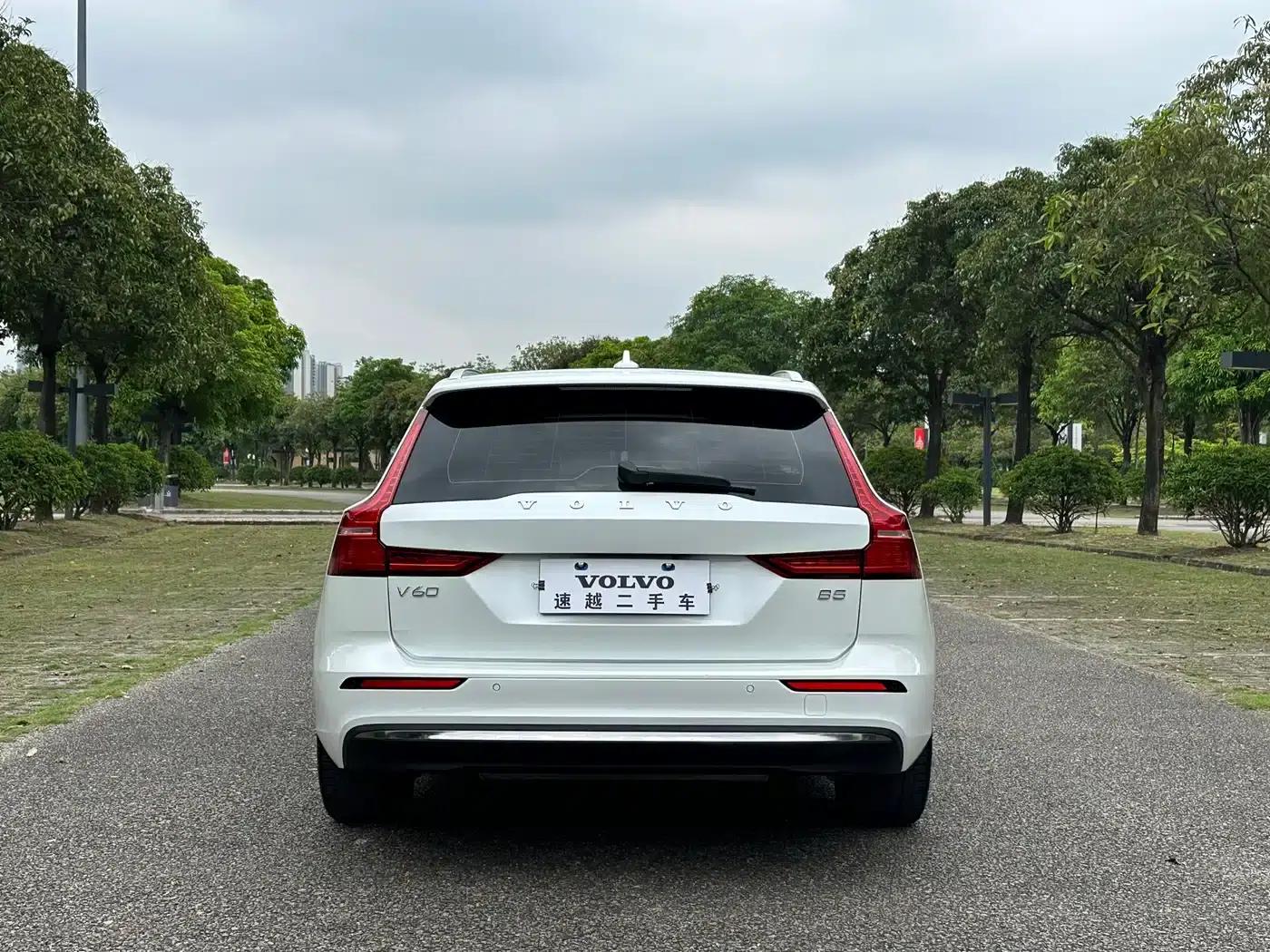 Volvo V60 2023 B5 Smart Luxury Enjoyment Edition — миниатюра 12