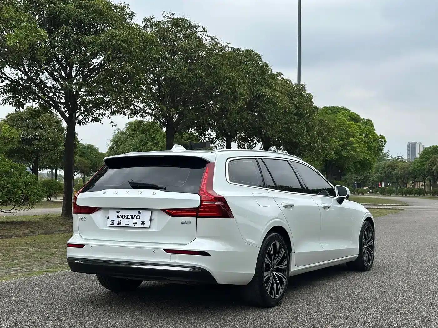 Volvo V60 2023 B5 Smart Luxury Enjoyment Edition — миниатюра 13