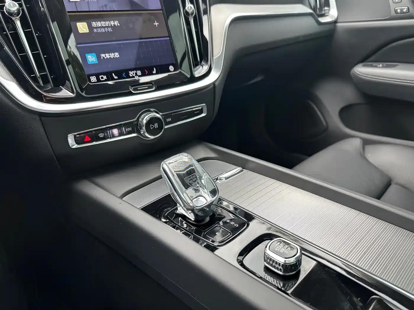 Volvo V60 2023 B5 Smart Luxury Enjoyment Edition — миниатюра 4
