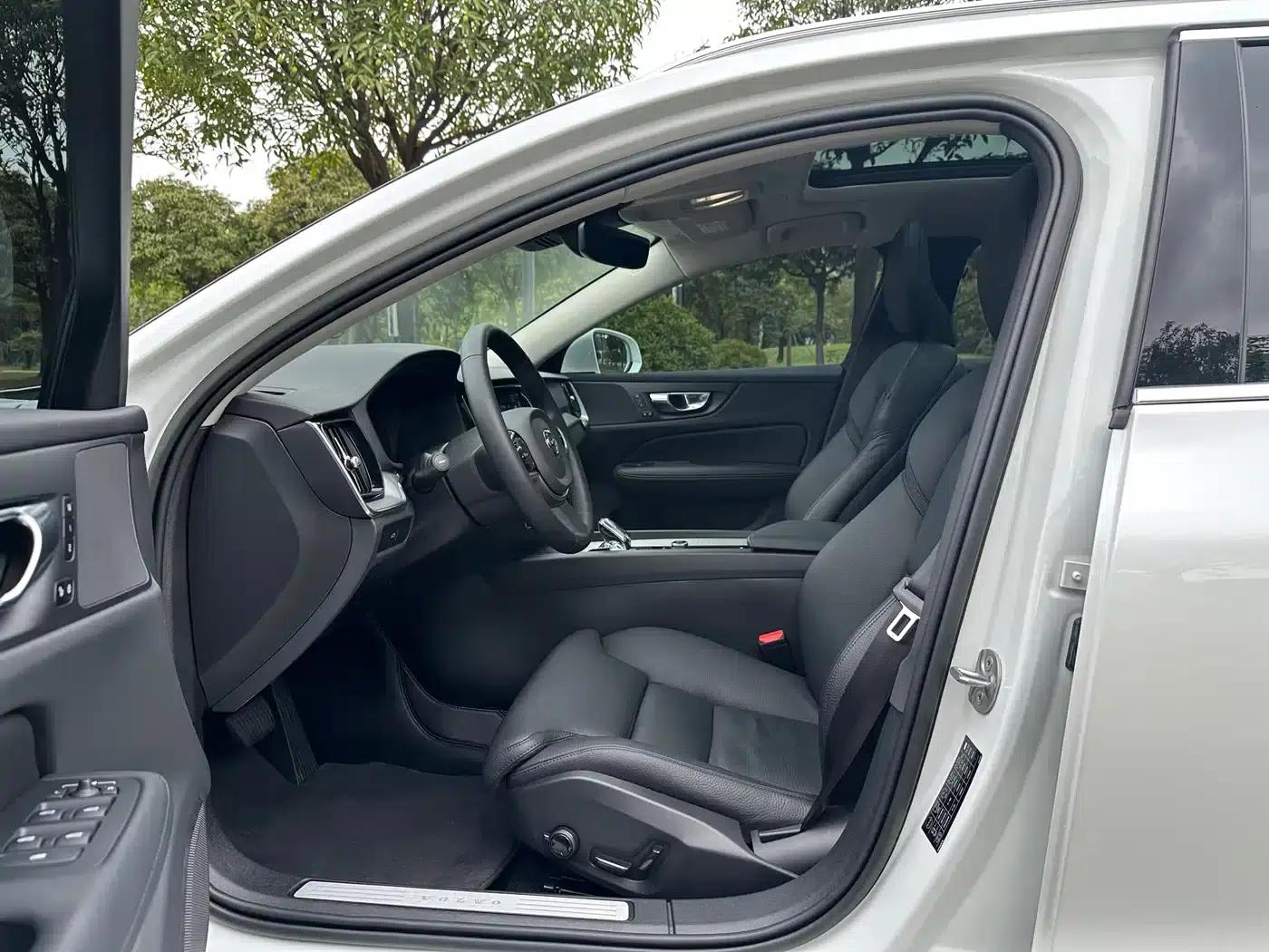 Volvo V60 2023 B5 Smart Luxury Enjoyment Edition — миниатюра 5