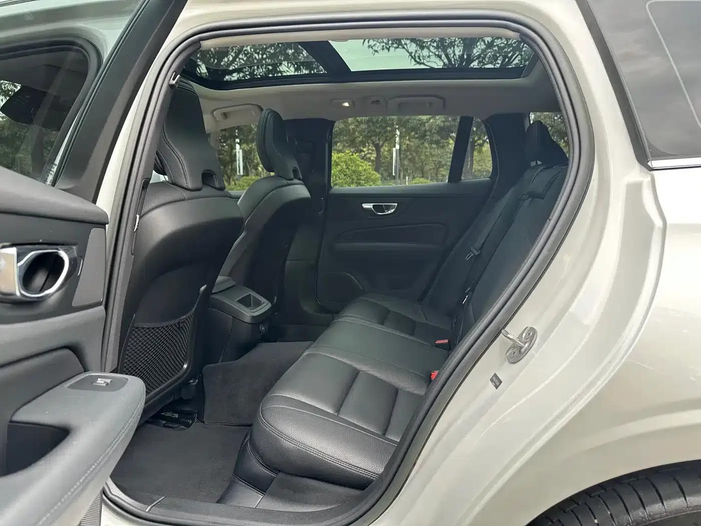 Volvo V60 2023 B5 Smart Luxury Enjoyment Edition — миниатюра 6