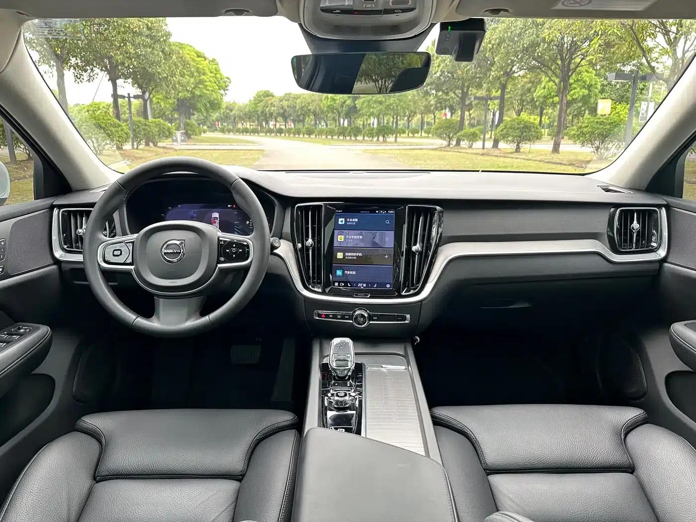 Volvo V60 2023 B5 Smart Luxury Enjoyment Edition — миниатюра 7