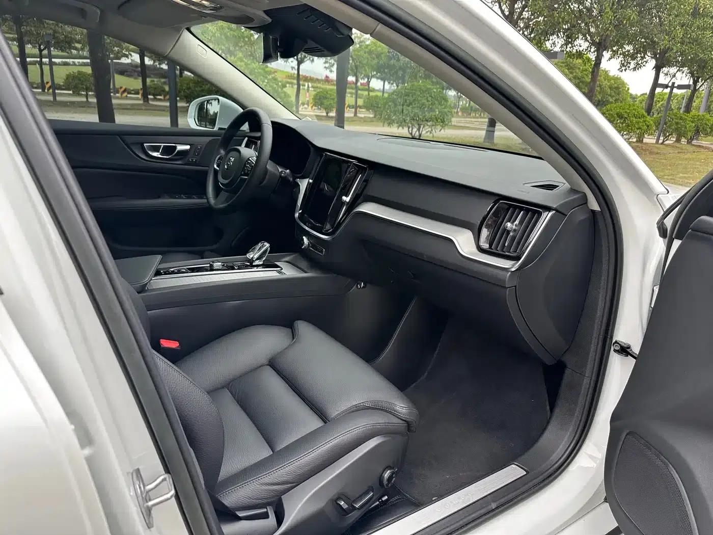 Volvo V60 2023 B5 Smart Luxury Enjoyment Edition — миниатюра 8