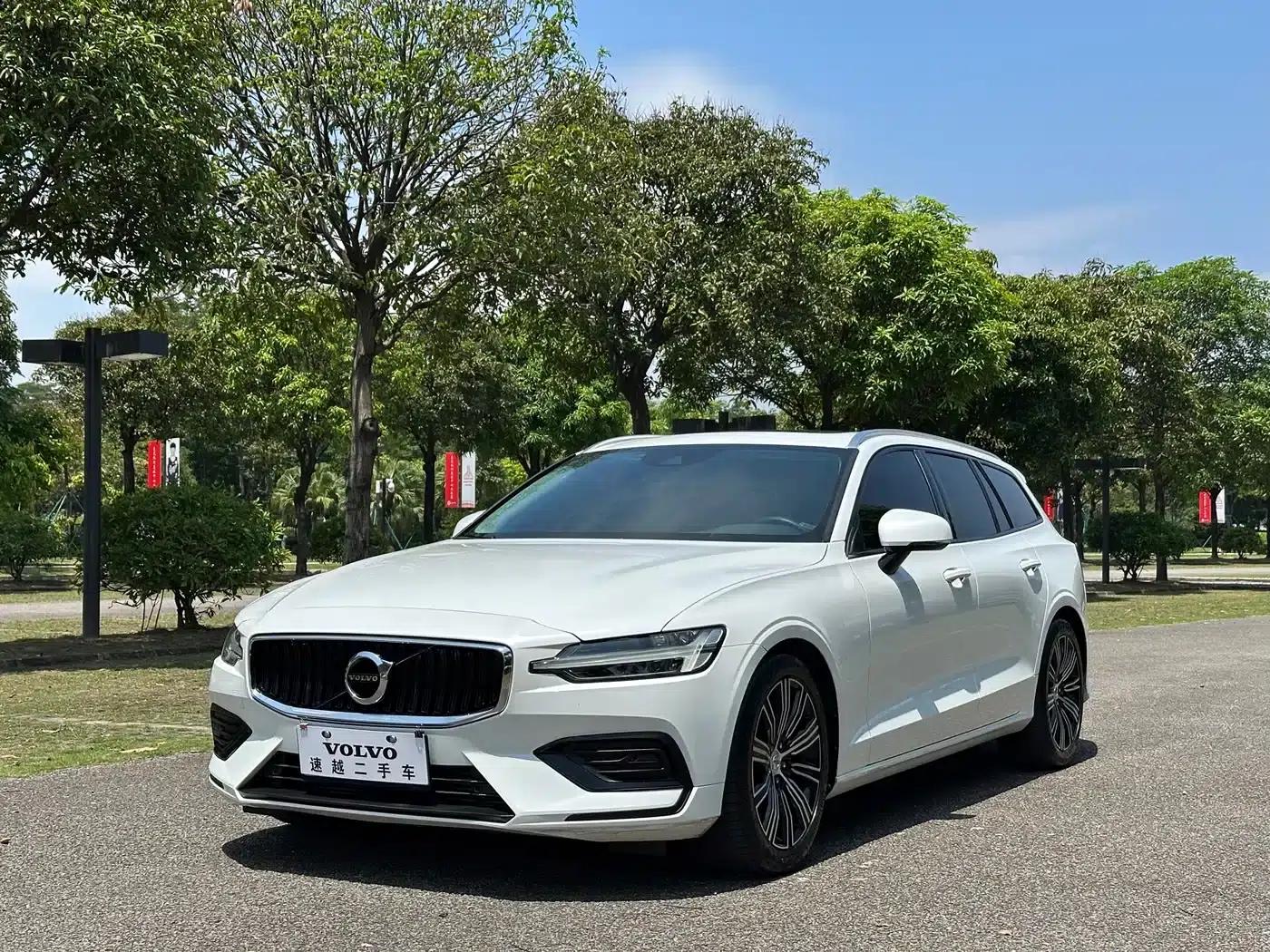 2020 Volvo V60 T5 Inscription Luxury Edition — миниатюра 1