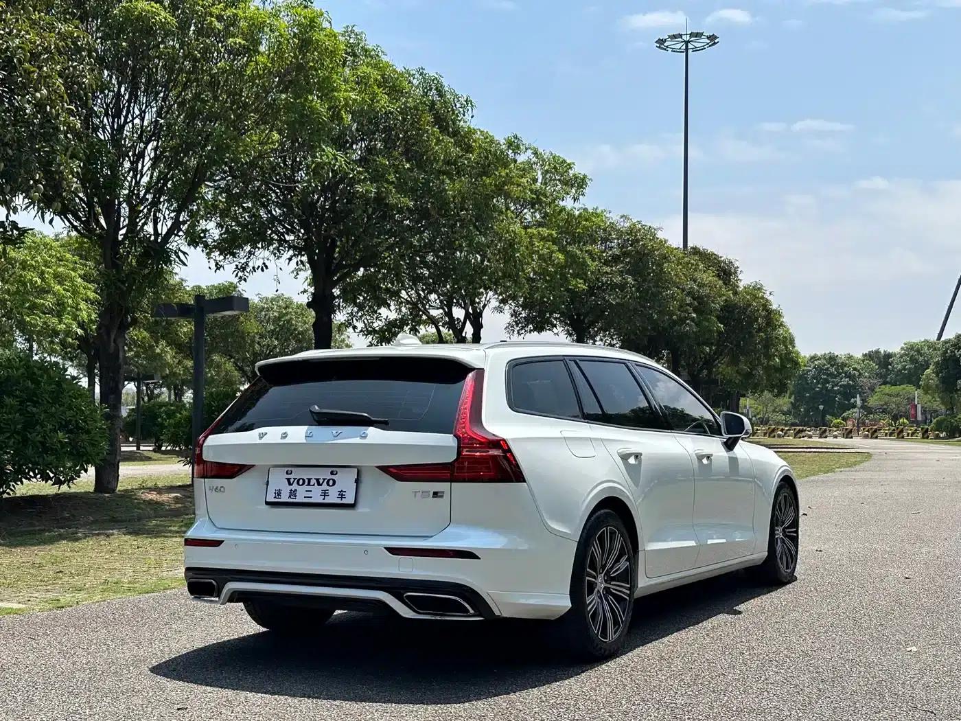 2020 Volvo V60 T5 Inscription Luxury Edition — миниатюра 11