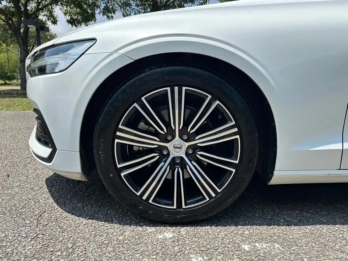 2020 Volvo V60 T5 Inscription Luxury Edition — миниатюра 14