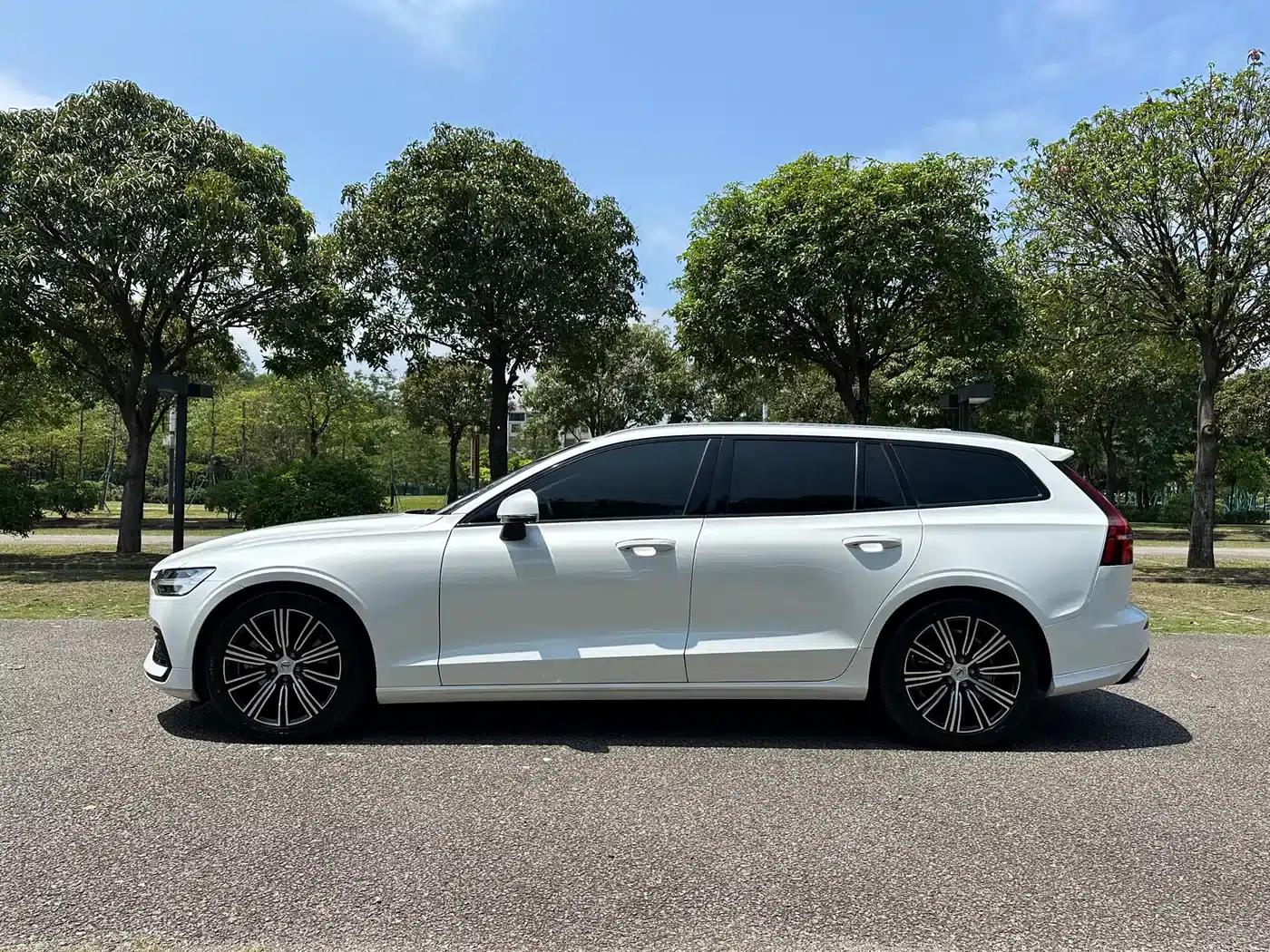 2020 Volvo V60 T5 Inscription Luxury Edition — миниатюра 15