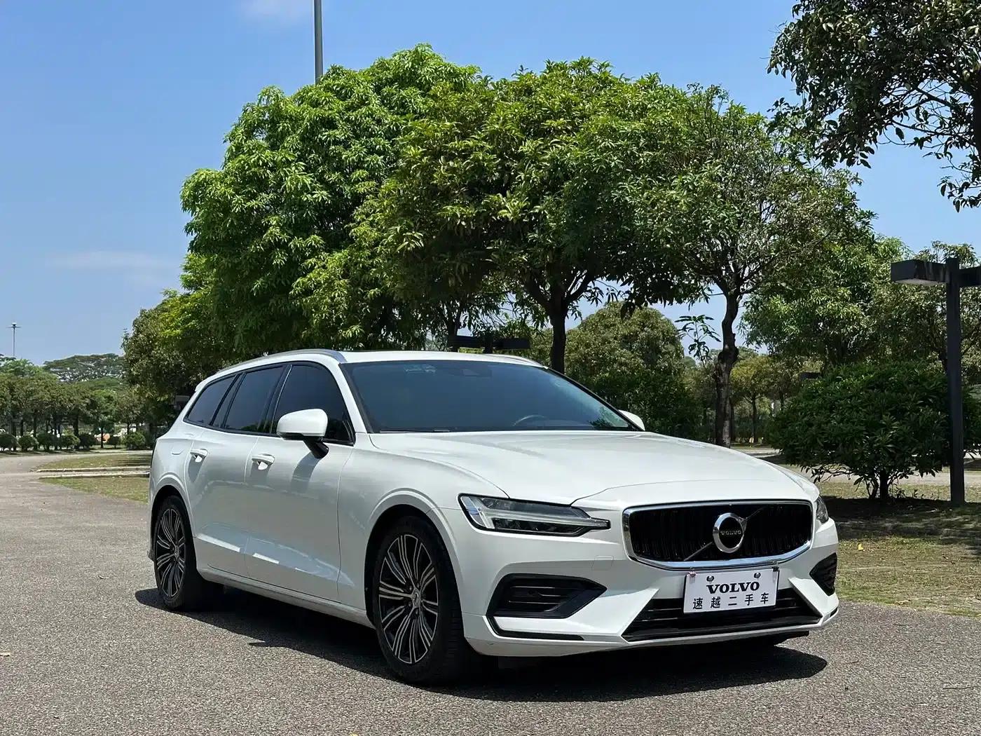 2020 Volvo V60 T5 Inscription Luxury Edition — миниатюра 3