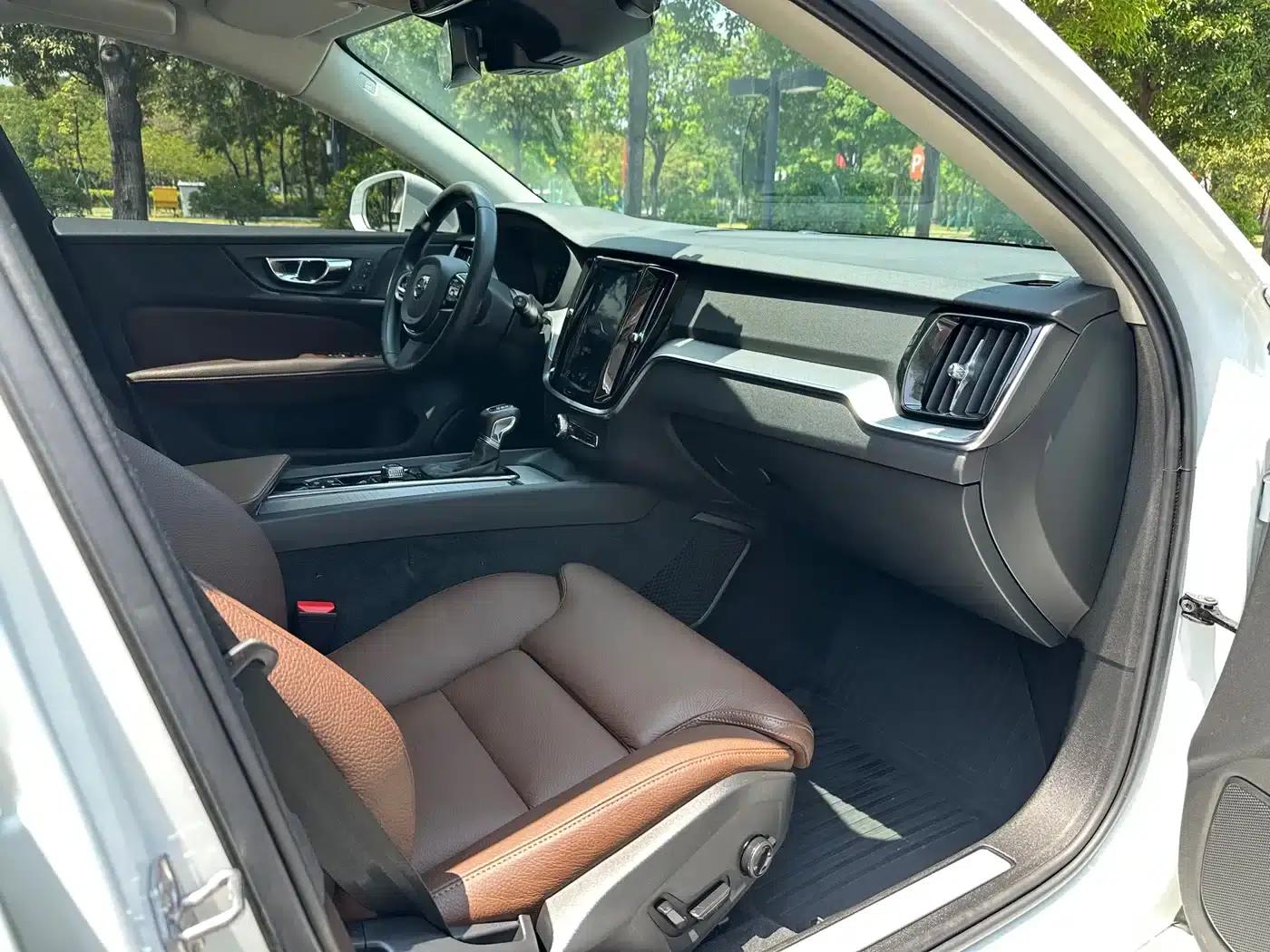 2020 Volvo V60 T5 Inscription Luxury Edition — миниатюра 5