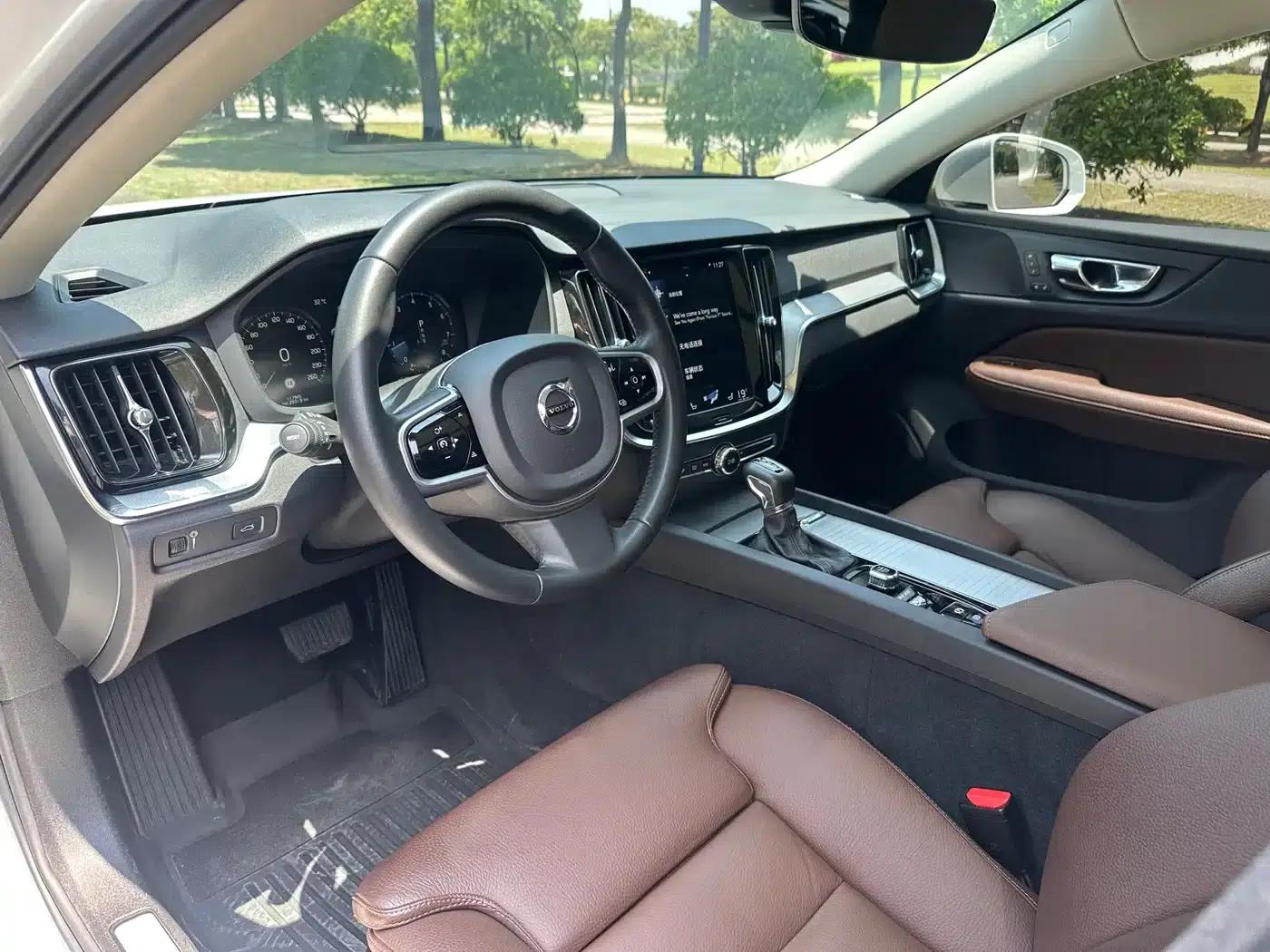 2020 Volvo V60 T5 Inscription Luxury Edition — миниатюра 6