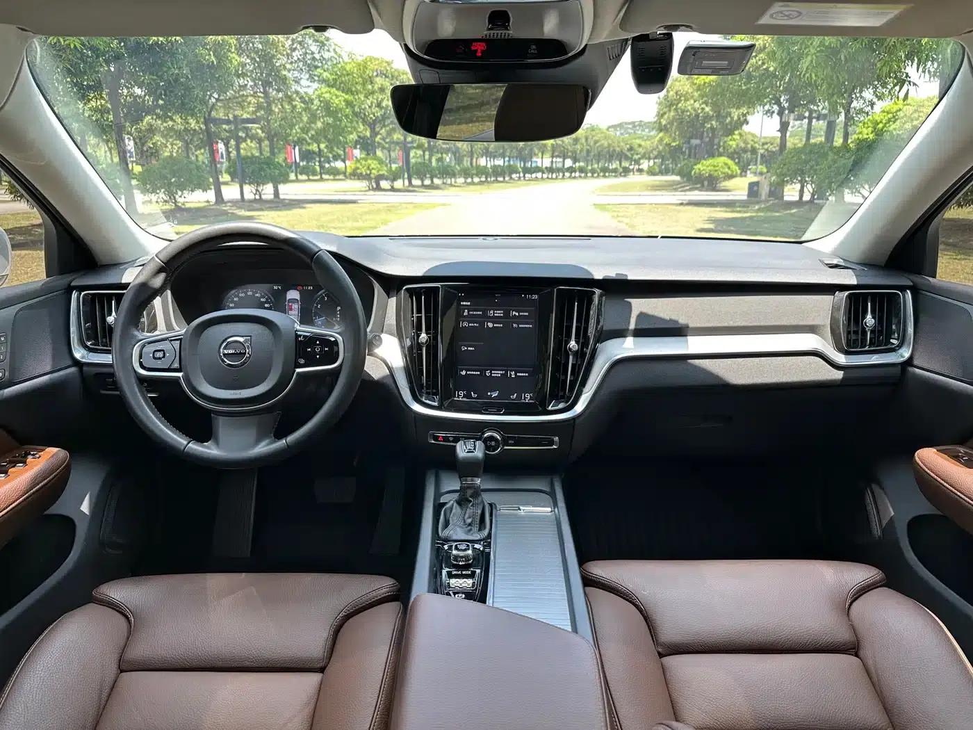 2020 Volvo V60 T5 Inscription Luxury Edition — миниатюра 7