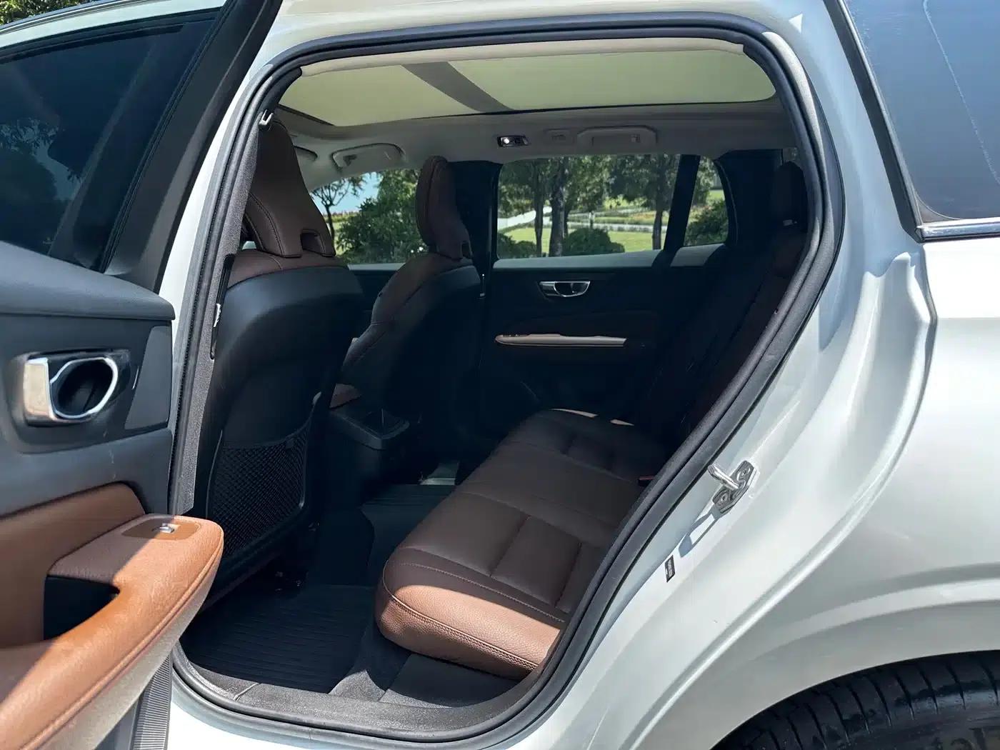 2020 Volvo V60 T5 Inscription Luxury Edition — миниатюра 9