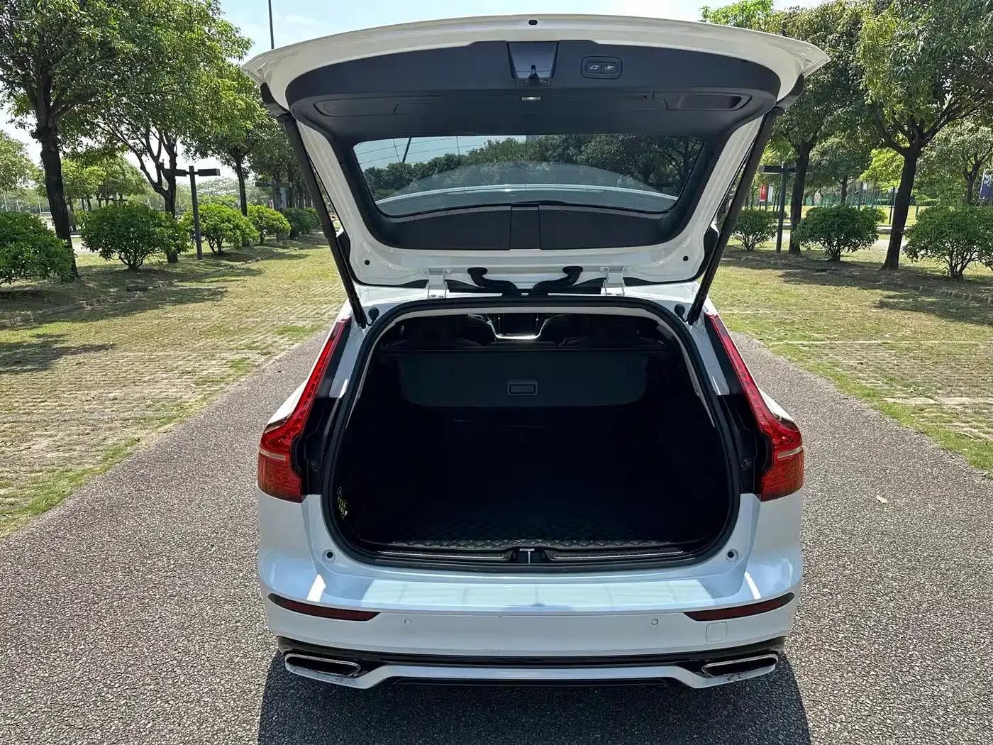 2020 Volvo V60 T5 Inscription Luxury Edition — миниатюра 10