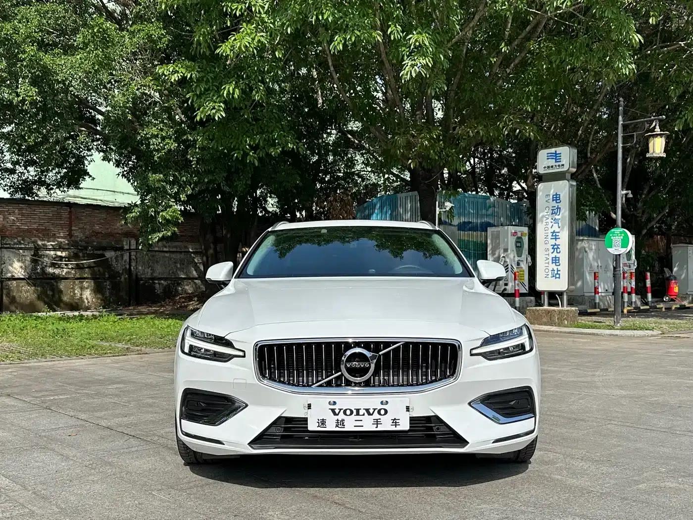2020 Volvo V60 T5 Inscription Luxury Edition — миниатюра 2