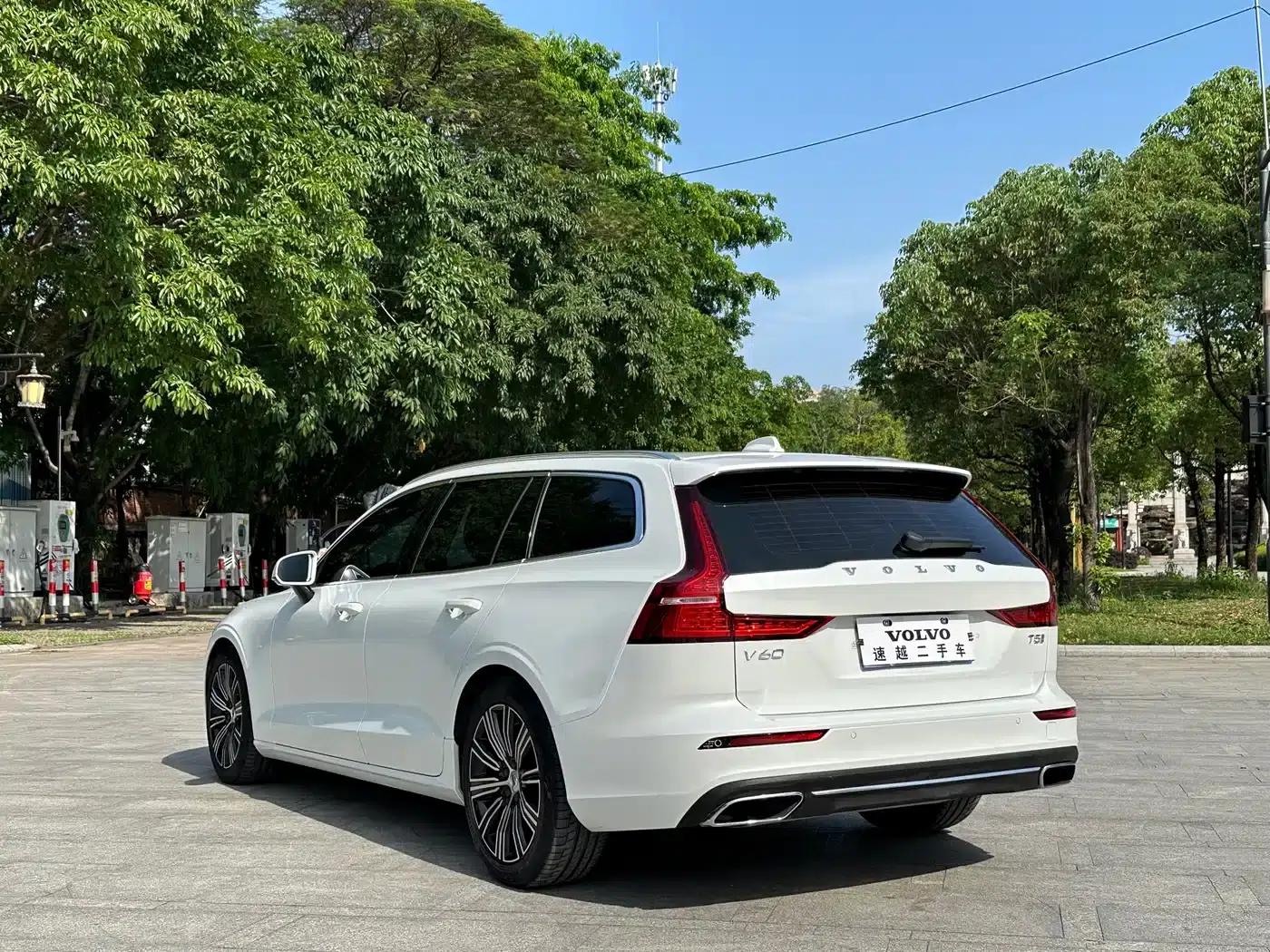 2020 Volvo V60 T5 Inscription Luxury Edition — миниатюра 12