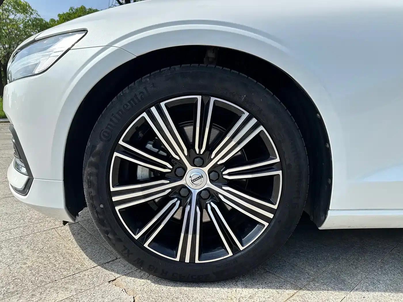 2020 Volvo V60 T5 Inscription Luxury Edition — миниатюра 13