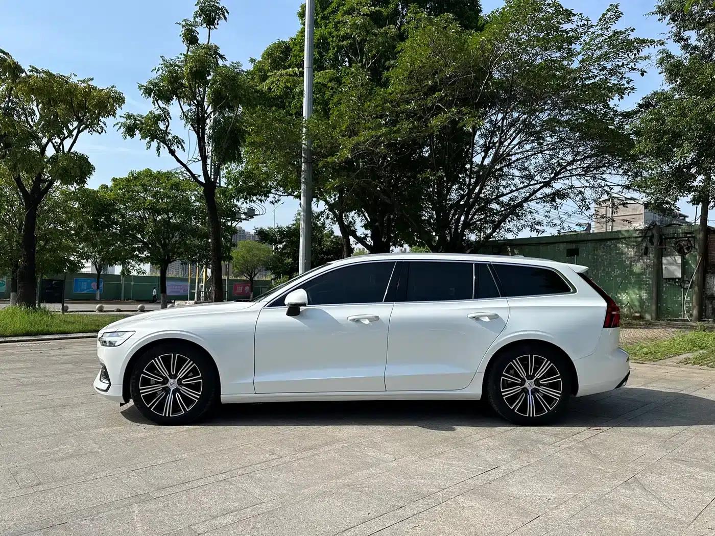 2020 Volvo V60 T5 Inscription Luxury Edition — миниатюра 14