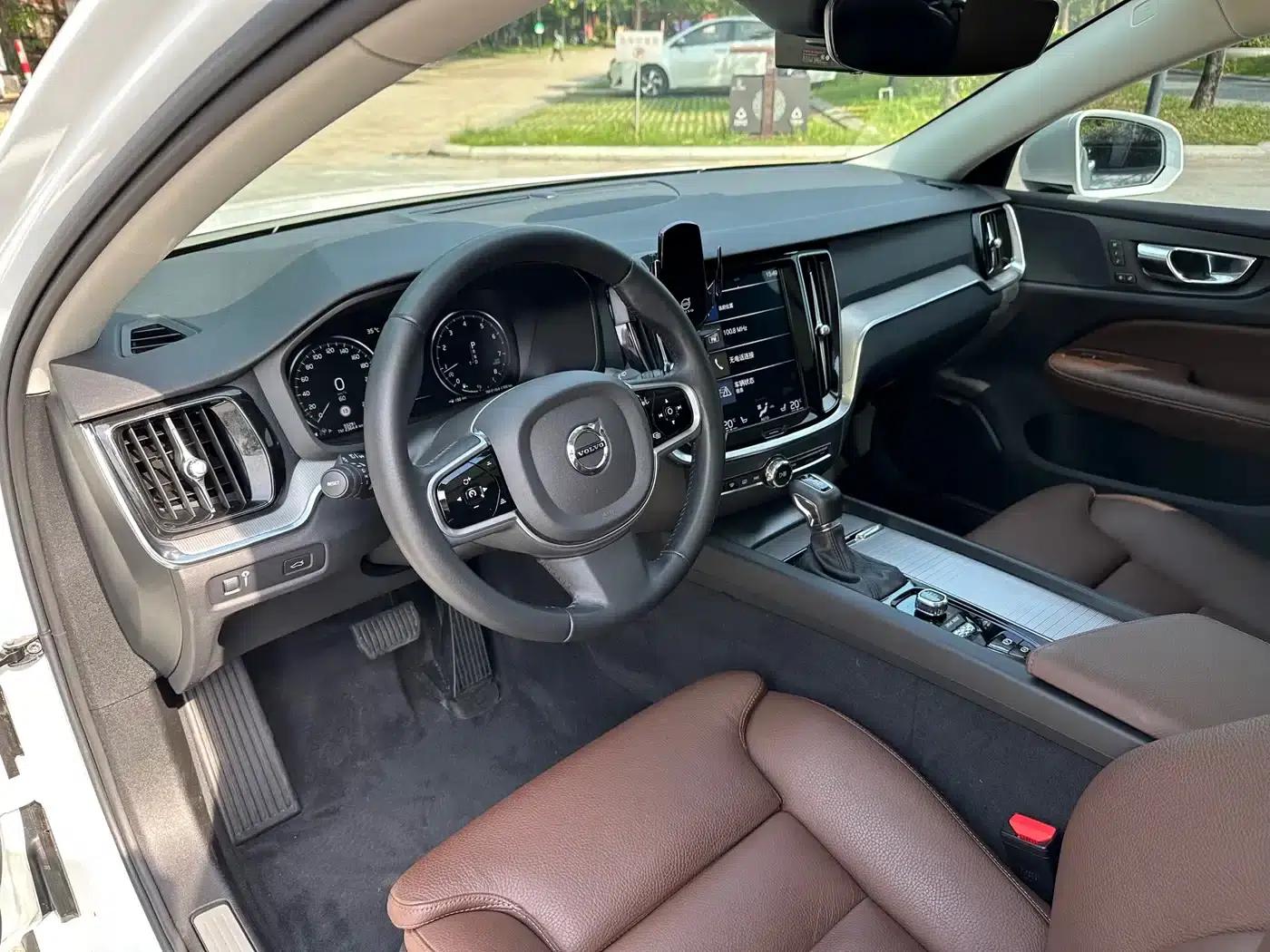 2020 Volvo V60 T5 Inscription Luxury Edition — миниатюра 8