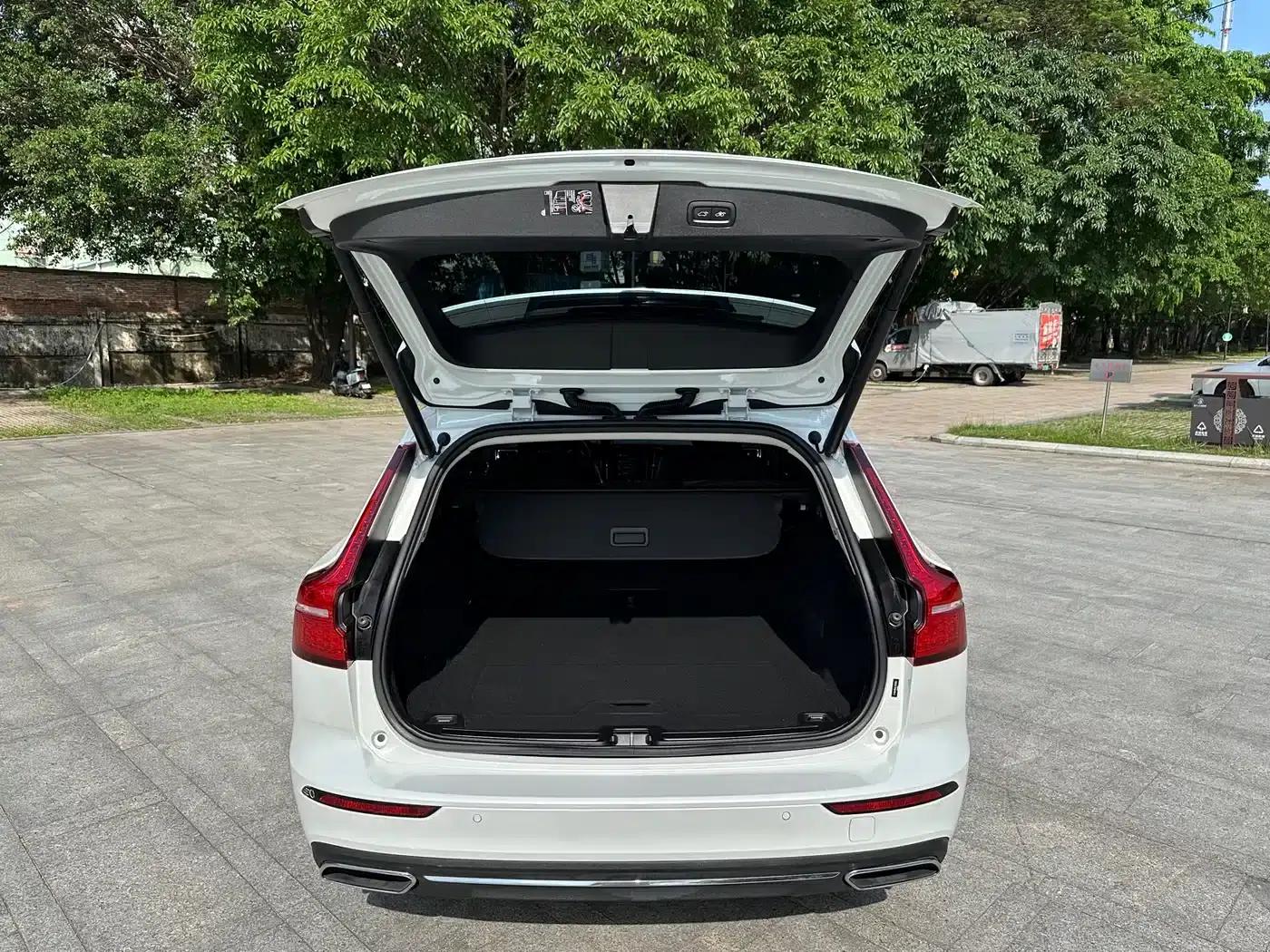 2020 Volvo V60 T5 Inscription Luxury Edition — миниатюра 9