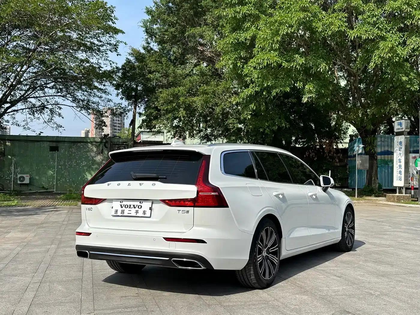 2020 Volvo V60 T5 Inscription Luxury Edition — миниатюра 10