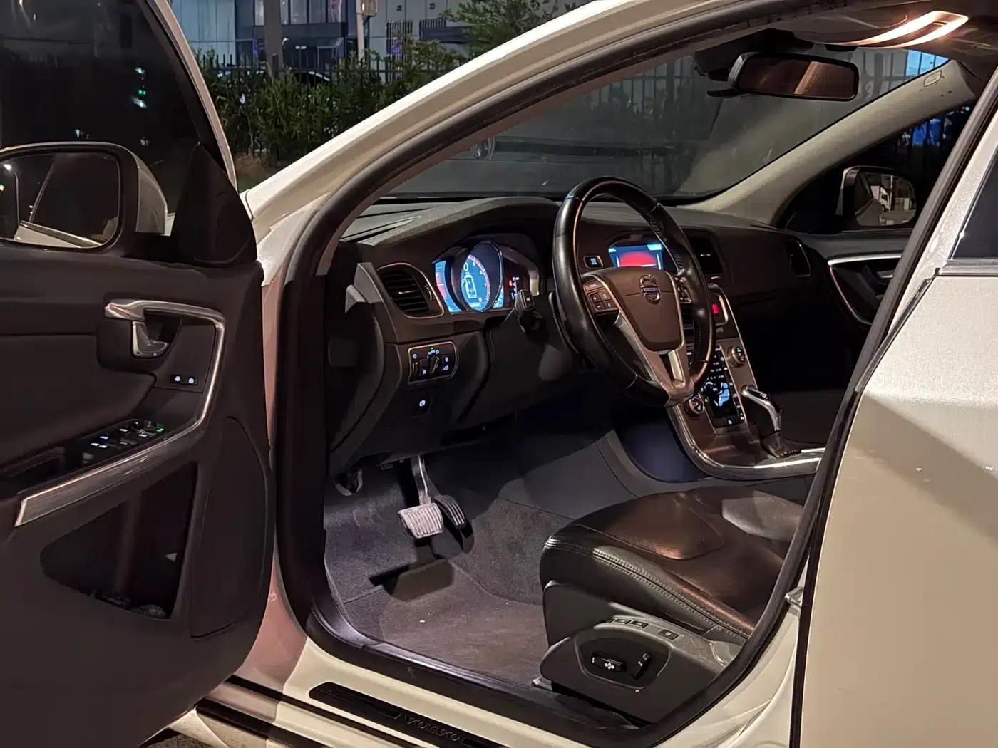 2015 Volvo V60 T5 Smart Edition — миниатюра 2
