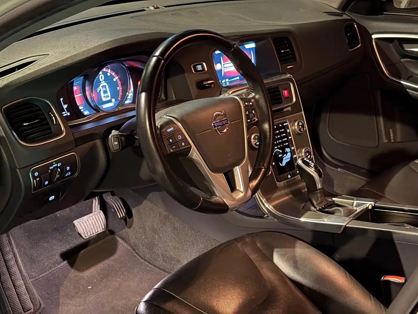 2015 Volvo V60 T5 Smart Edition — миниатюра 3