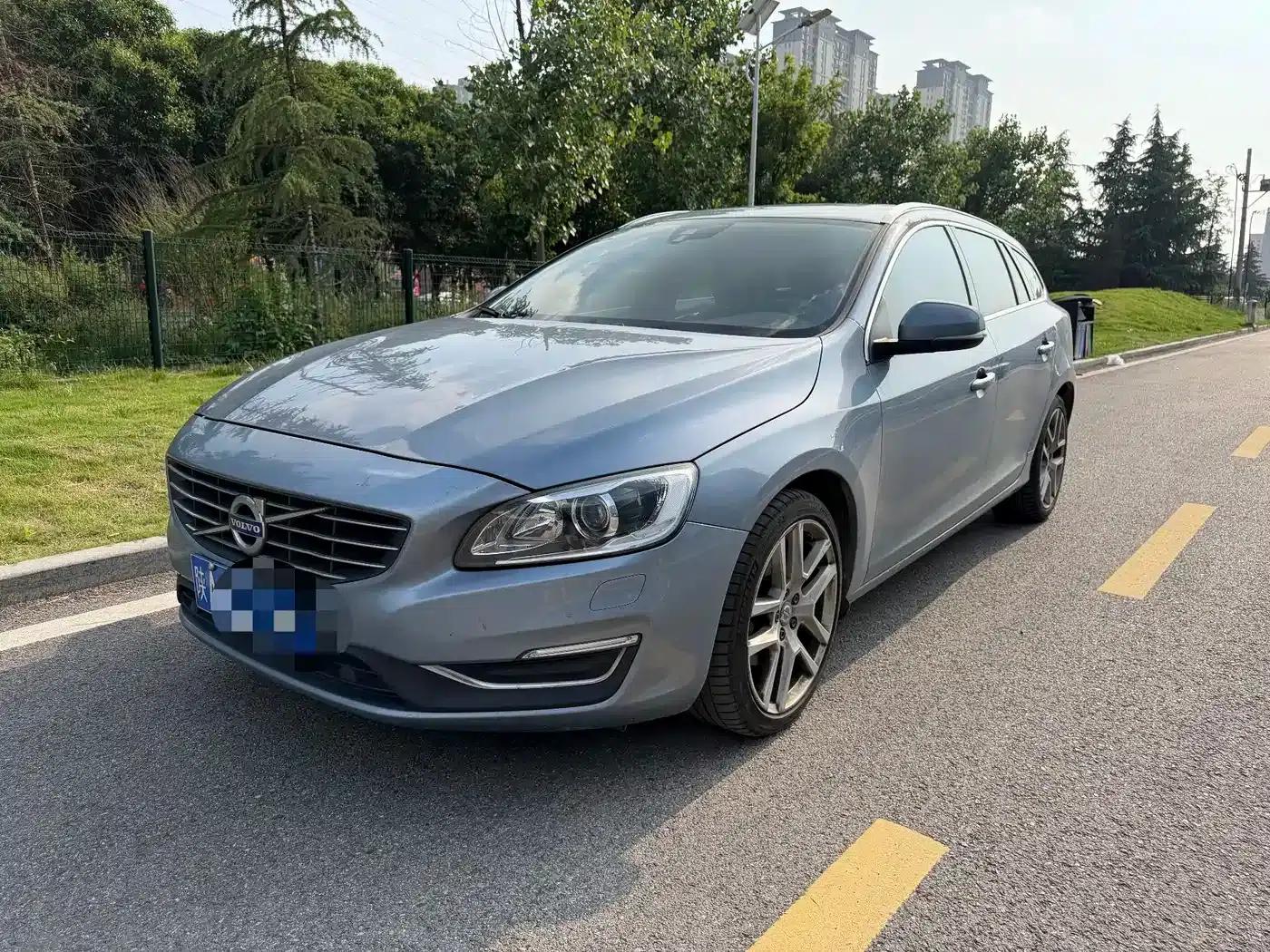 2017 Volvo V60 T5 Smart Edition (China V Emission Standard) — миниатюра 1