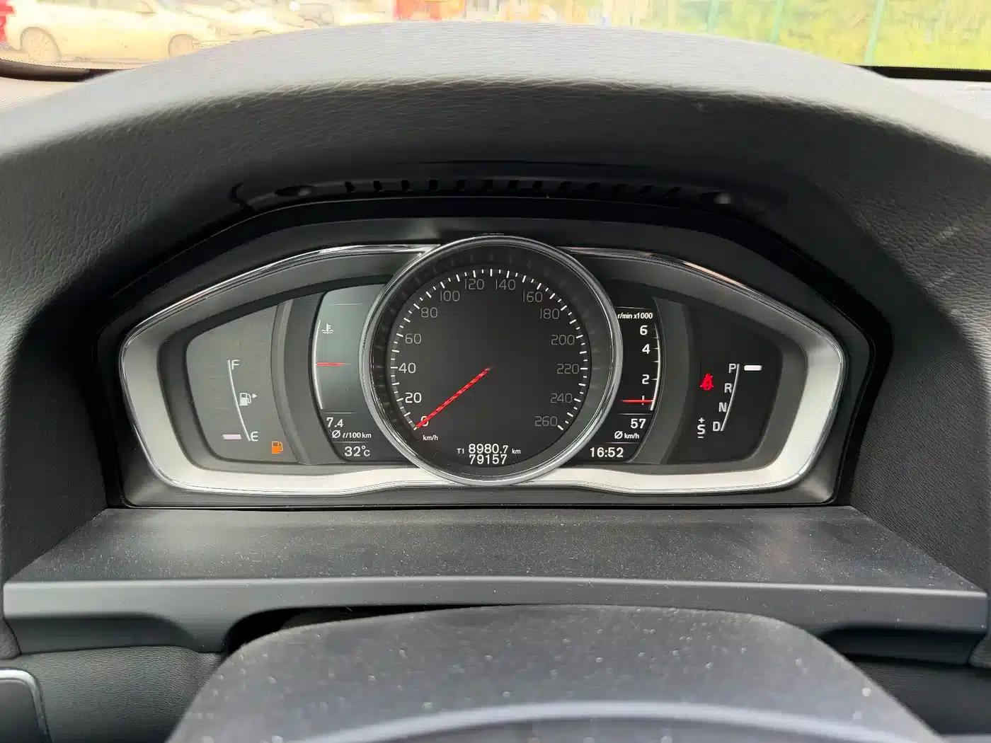 2017 Volvo V60 T5 Smart Edition (China V Emission Standard) — миниатюра 3