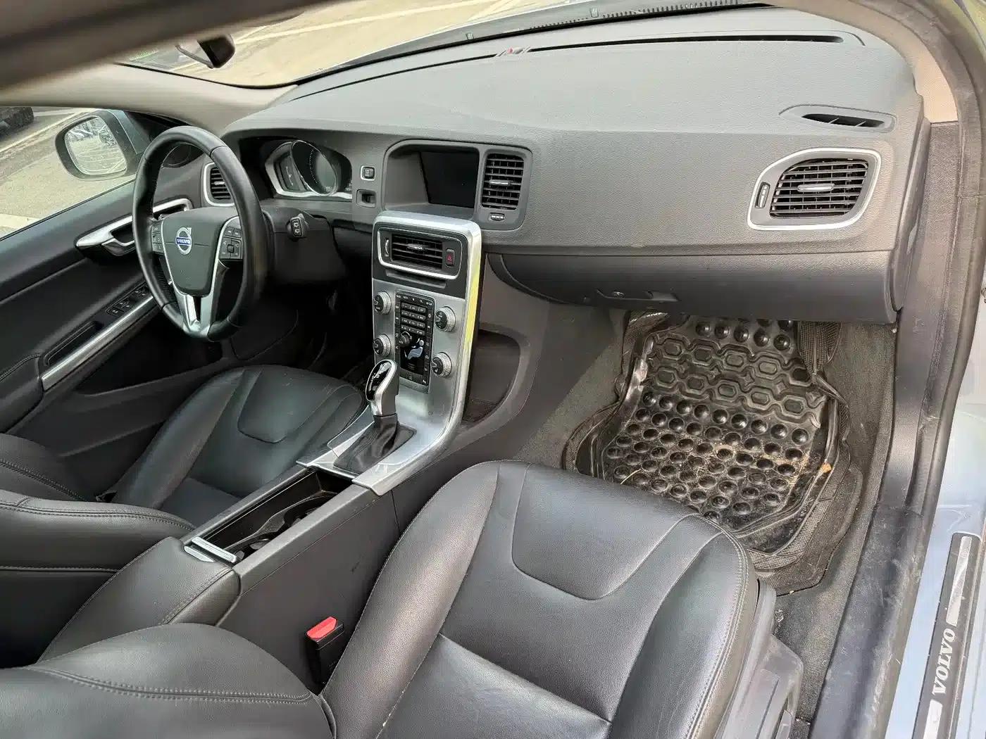 2017 Volvo V60 T5 Smart Edition (China V Emission Standard) — миниатюра 4