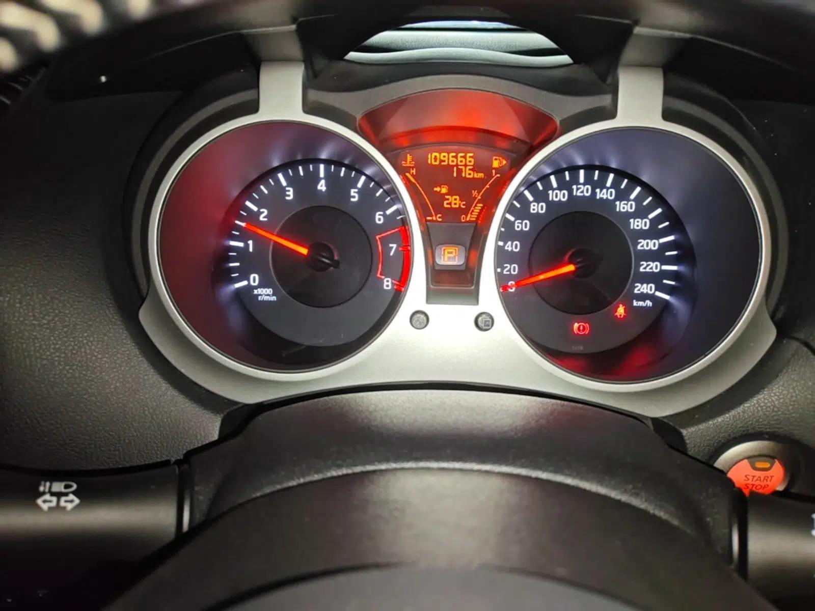 Infiniti ESQ 2014 1.6L Spontaneous Edition — миниатюра 15