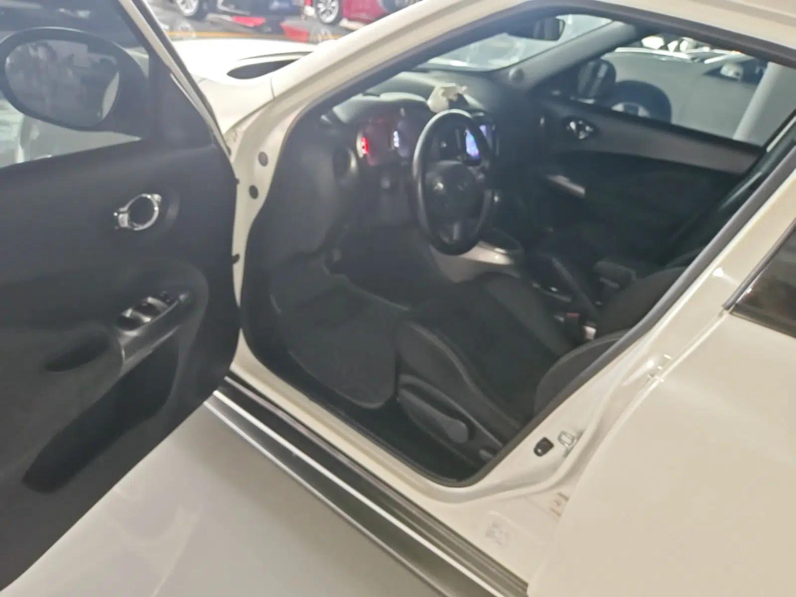 Infiniti ESQ 2014 1.6L Spontaneous Edition — миниатюра 19