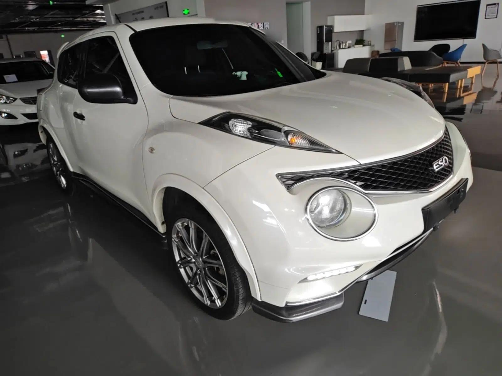 Infiniti ESQ 2014 1.6L Spontaneous Edition — миниатюра 3
