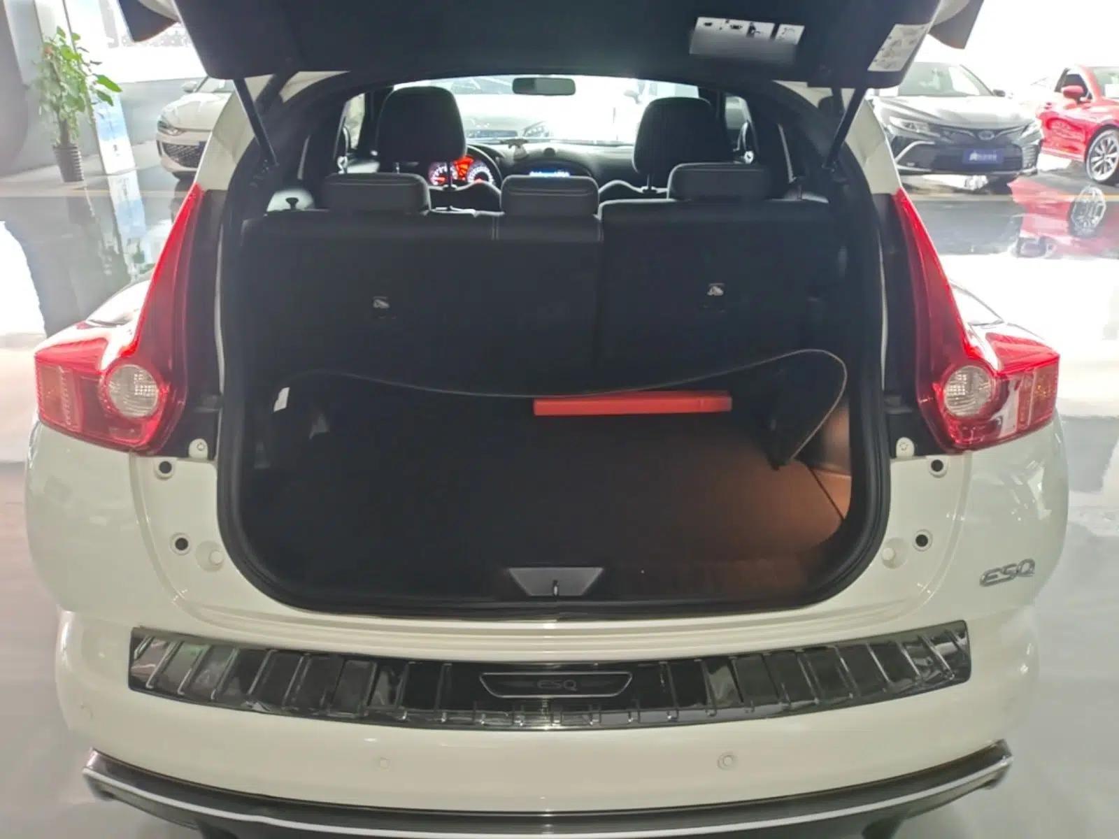 Infiniti ESQ 2014 1.6L Spontaneous Edition — миниатюра 22