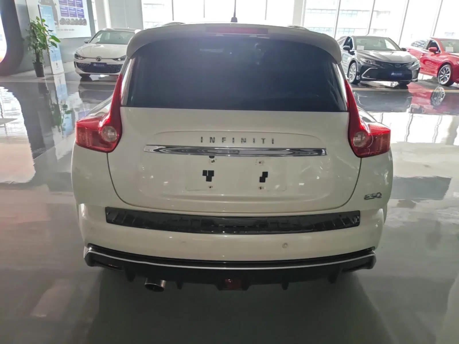 Infiniti ESQ 2014 1.6L Spontaneous Edition — миниатюра 5