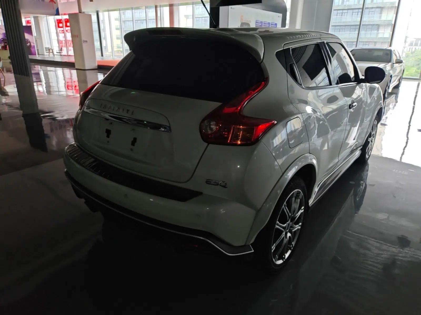 Infiniti ESQ 2014 1.6L Spontaneous Edition — миниатюра 6