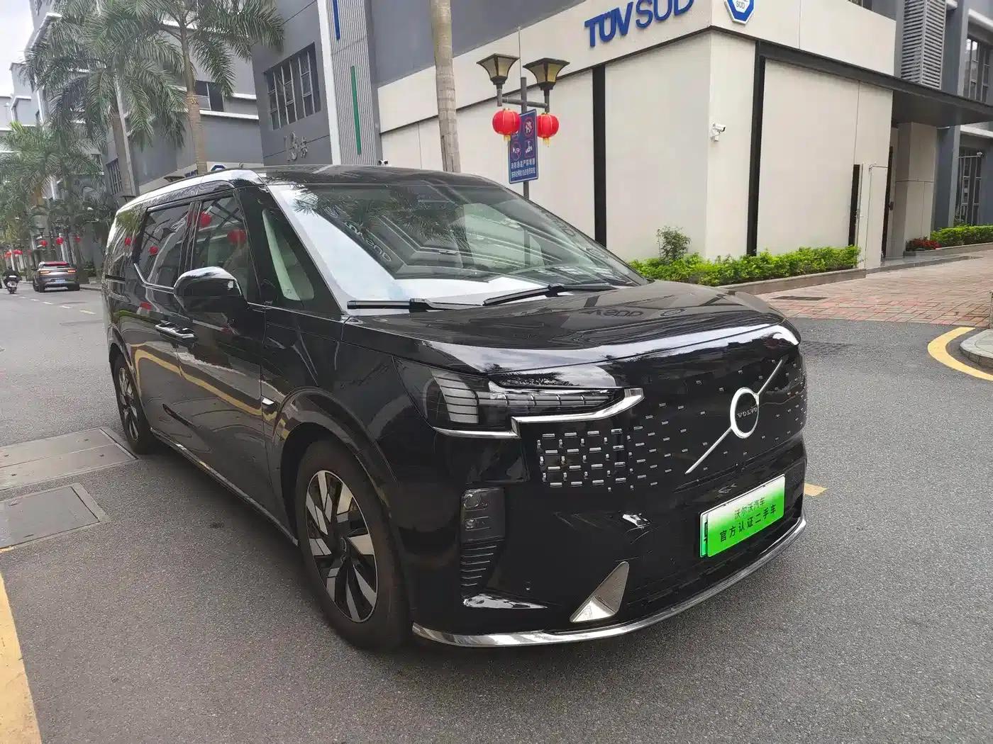 Volvo EM90 2025 Ultra 6-seater — миниатюра 3