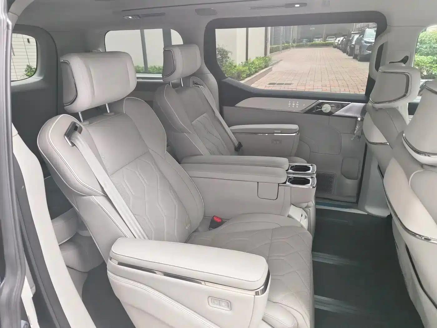 Volvo EM90 2025 Ultra 6-seater — миниатюра 6