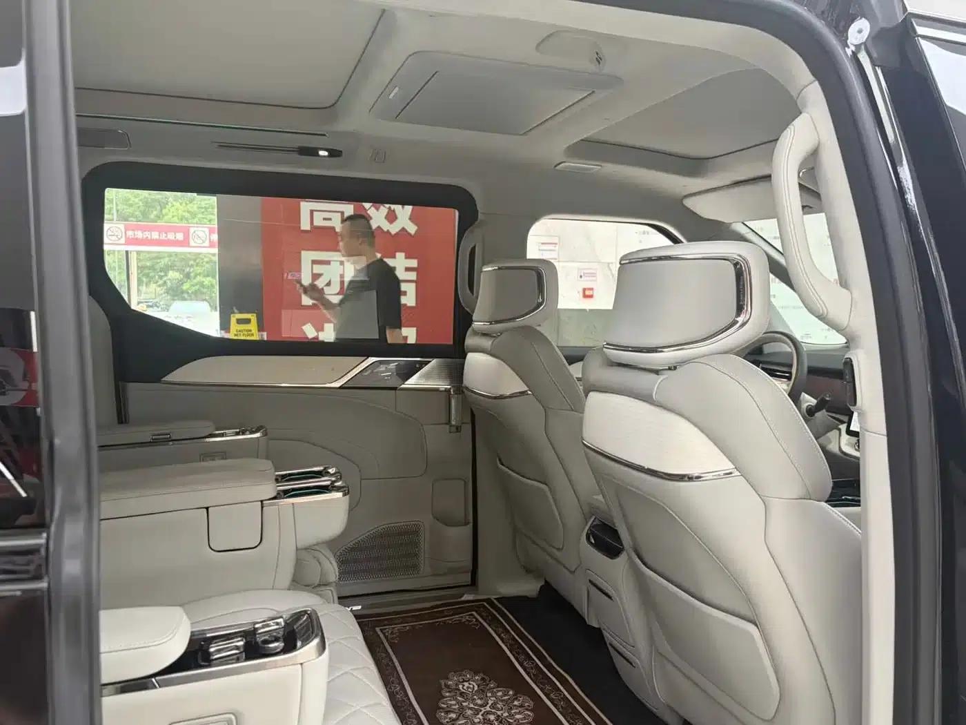 Volvo EM90 2025 Ultra 6-seater — миниатюра 11