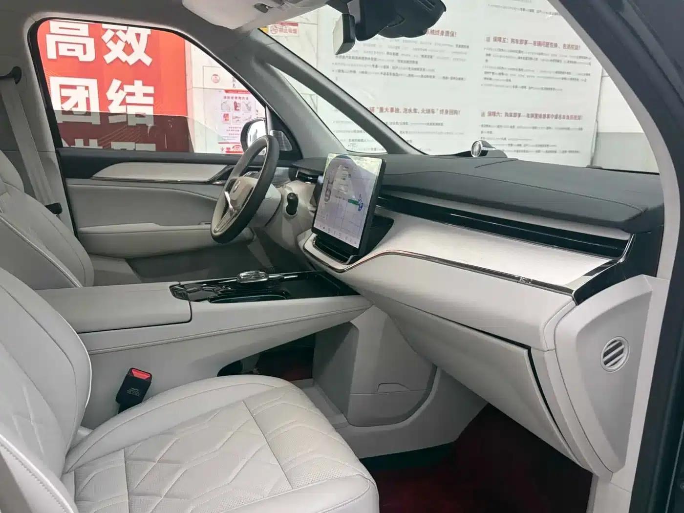Volvo EM90 2025 Ultra 6-seater — миниатюра 13