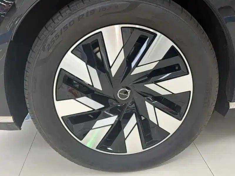 Volvo EM90 2025 Ultra 6-seater — миниатюра 16