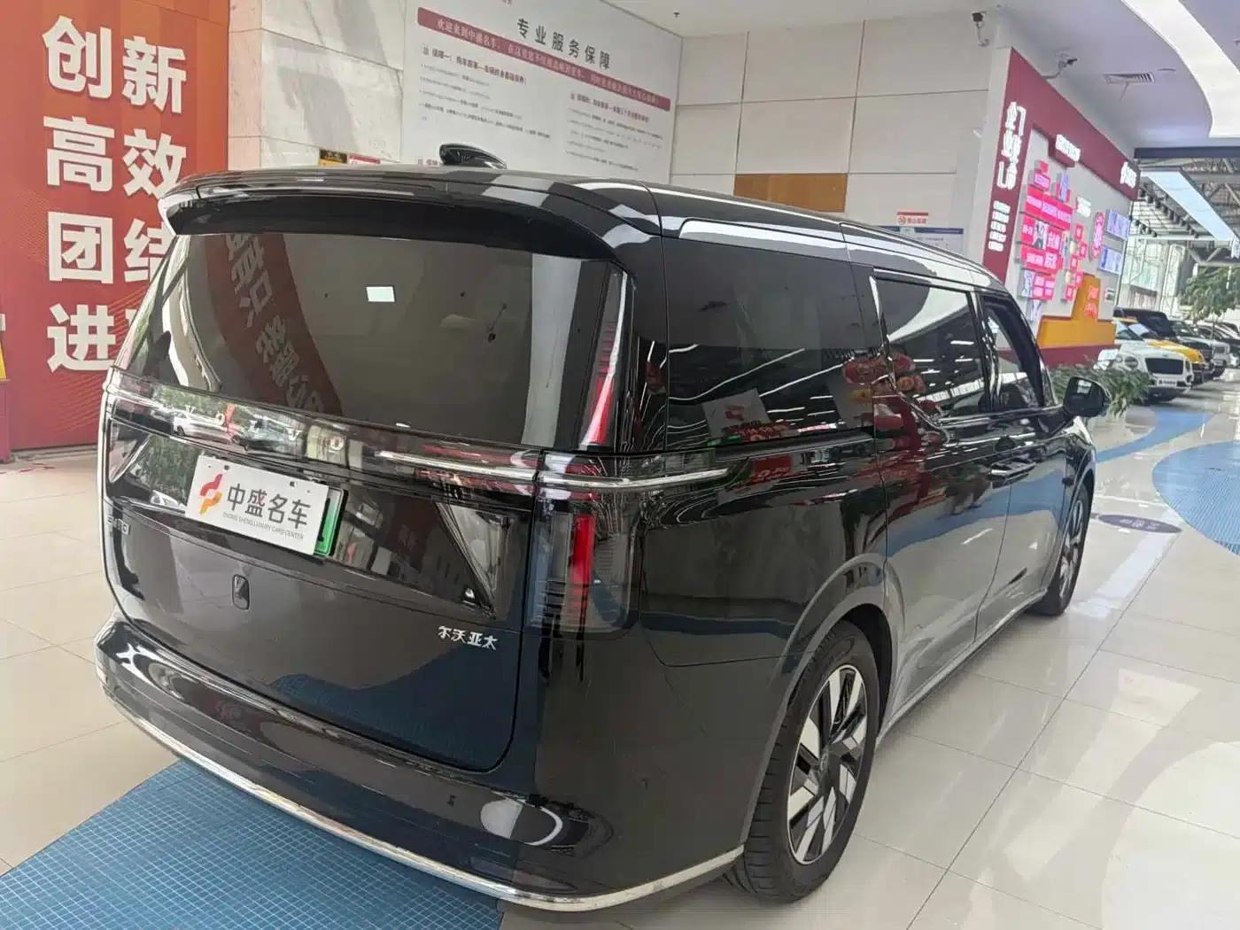 Volvo EM90 2025 Ultra 6-seater — миниатюра 17