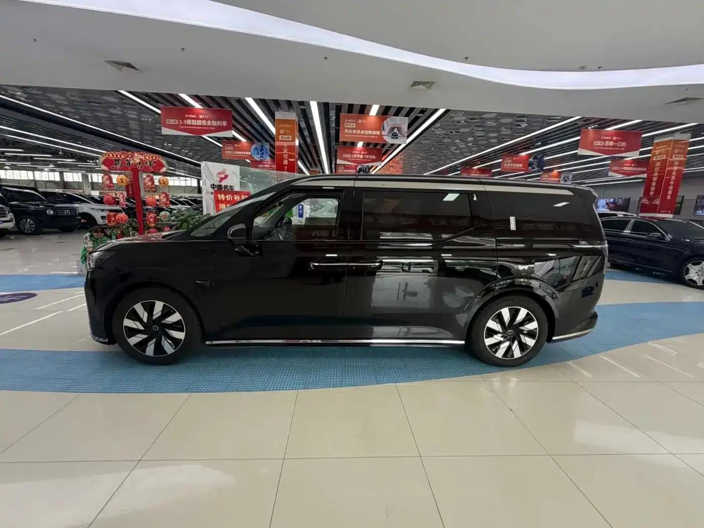 Volvo EM90 2025 Ultra 6-seater — миниатюра 18