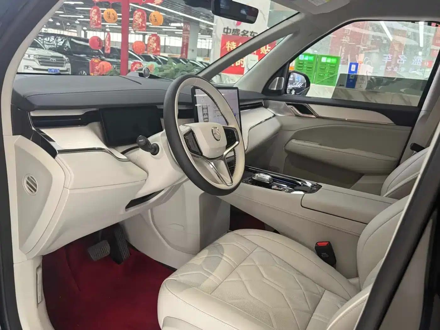 Volvo EM90 2025 Ultra 6-seater — миниатюра 3
