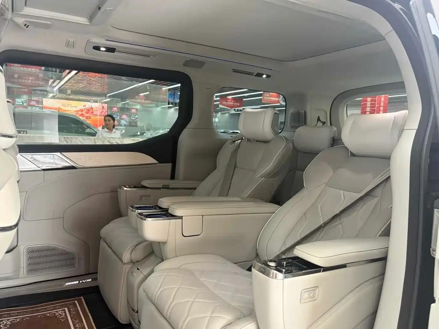 Volvo EM90 2025 Ultra 6-seater — миниатюра 7