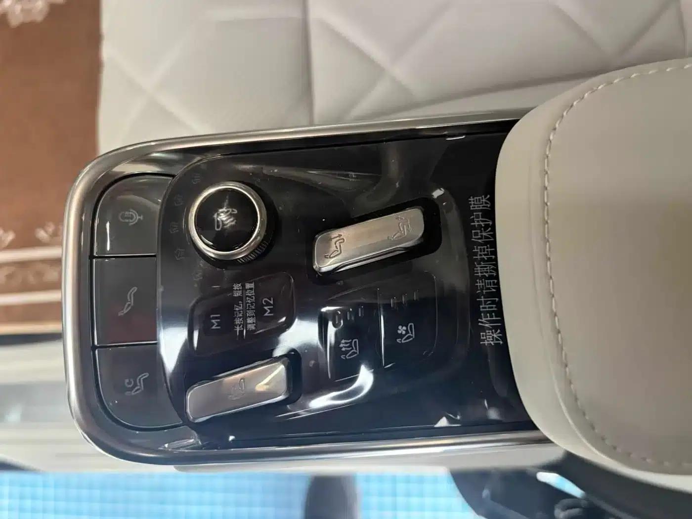 Volvo EM90 2025 Ultra 6-seater — миниатюра 8