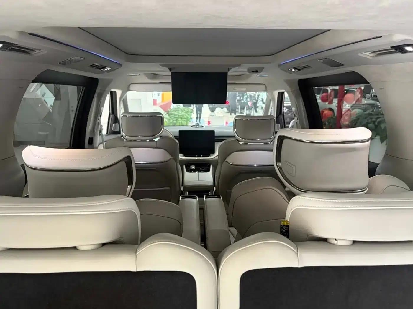 Volvo EM90 2025 Ultra 6-seater — миниатюра 9