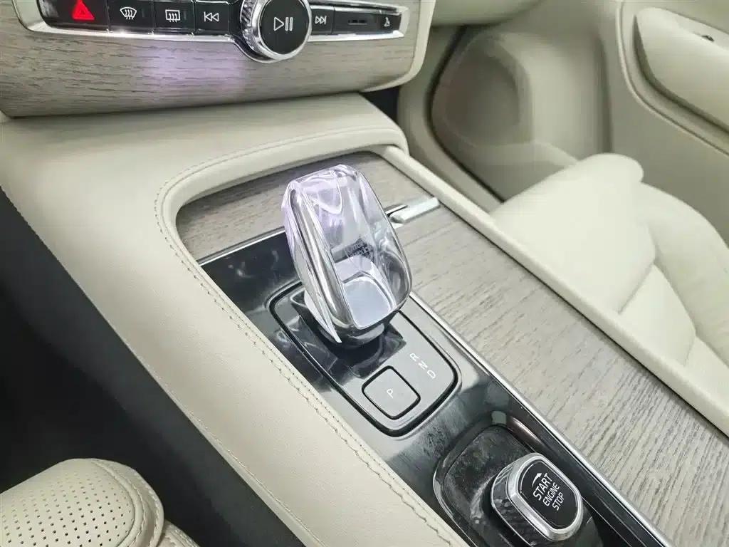 2023 Volvo XC90 Plug-in Hybrid T8 Recharge Luxury 7-Seater — миниатюра 13