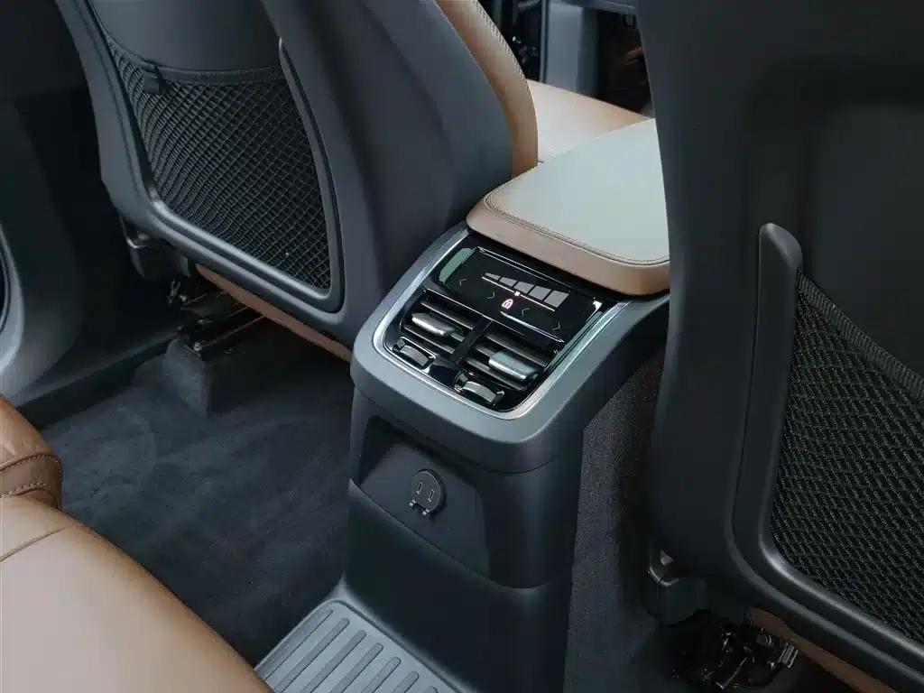 2022 Volvo XC90 Plug-in Hybrid E-Drive Hybrid T8 Inscription Luxury Edition (7-seater) — миниатюра 23